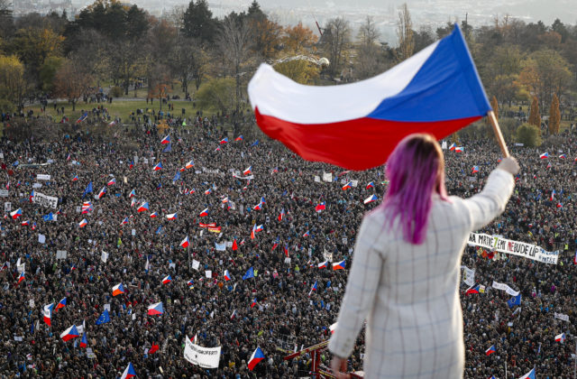 10015159_aptopix_czech_republic_protest_39901-1a378f7c9cff413cbedde478dd003eb3-1-640x420.jpg