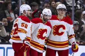 10023925_flames_ducks_hockey_47095-640x420.jpg