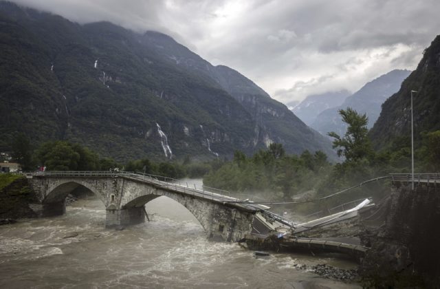 10028527_switzerland_europe_storms_54288-640x420.jpg