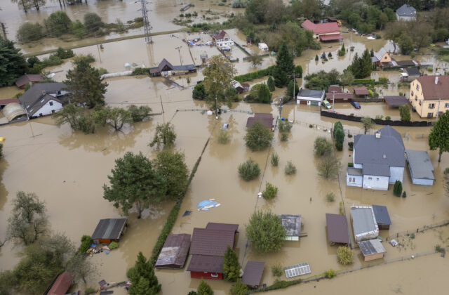 10034024_central-europe-floods_weather_38715-640x420.jpg