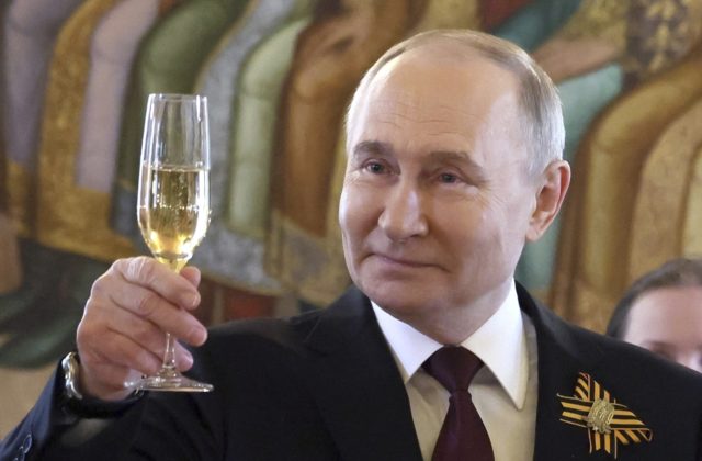 10034530_russia_victory_day_58931-640x420.jpg