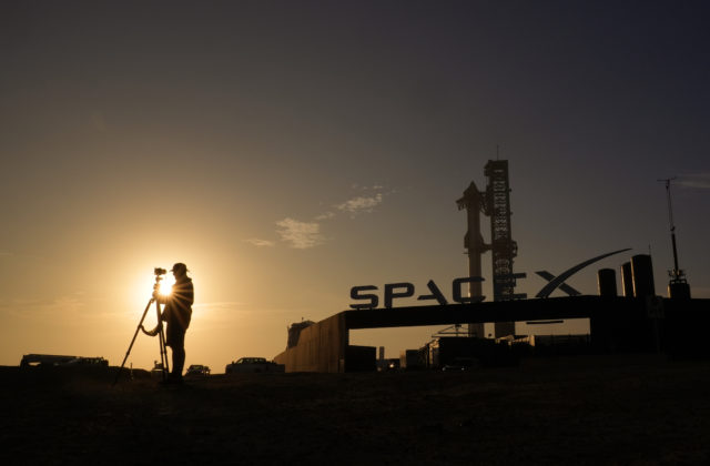 10035770_spacex_starship_10634-640x420.jpg