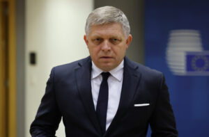 10036342_premier-robert-fico-640x420.jpg