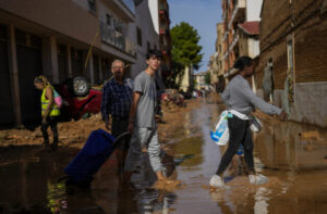 10037491_spain_floods_84165-640x420.jpg