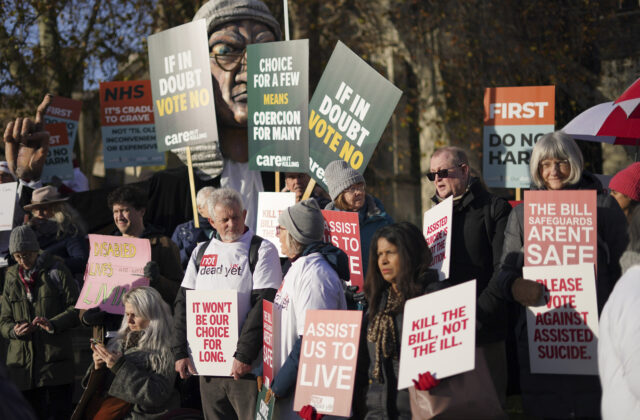 10041414_britain_assisted_dying_68109-640x420.jpg