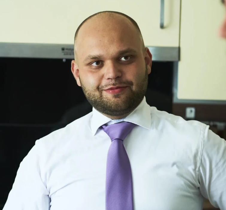Koniec prezývky PAMPUŠIK? Poslanec Michal Bartek výrazne schudol. Ako sa mu to podarilo? TOTO je jeho recept! 3 image 16