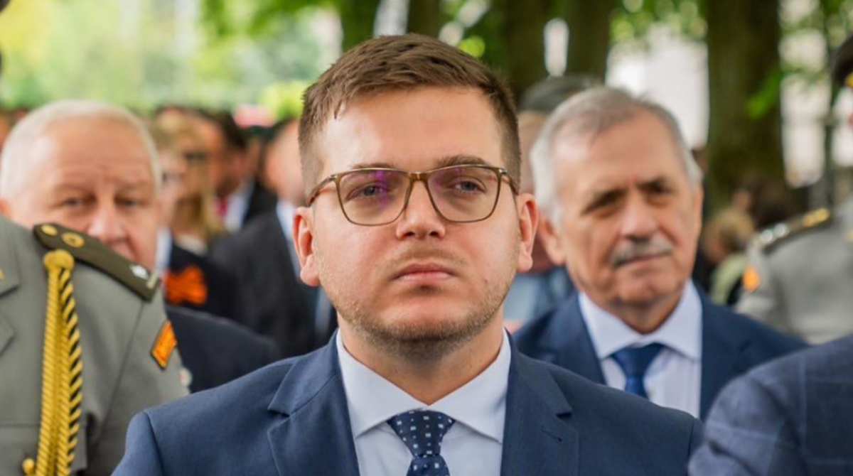 x 2025 11 21T083508.432