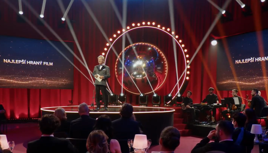 Toto si ešte nikto nedovolil: Maroš Kramár na odovzdávaní cien poslal Ficovi ostrý odkaz. Slová o hanbe spôsobili potlesk 2 image 7