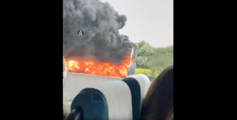 Požiar kamióna na diaľnici D1: Doprava je ochromená. Zasahujú hasiči aj polícia, tvoria sa kolóny. 3 8c23a4cd 4487 4107 a0fb aaf4aefc43b8 768x389 1