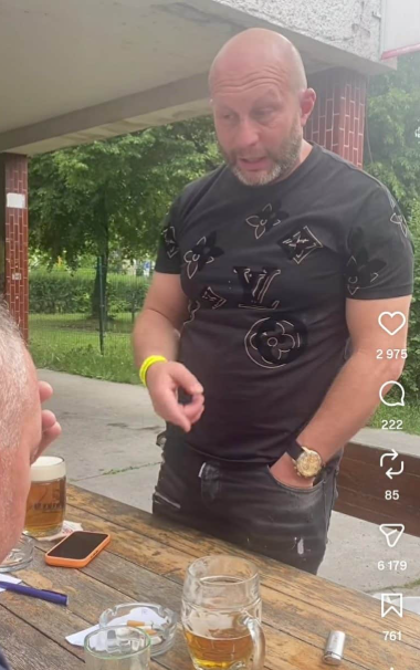 Škandál! Známy poslanec mal vyvádzať opitý medzi ľuďmi. Video sa šíri internetom. Odstupuje z funkcie! 3 image