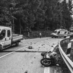 Nehoda na ceste s motorkou.