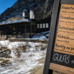 Toto nahnevá nejedného turistu! Cena guľášu a buchiet v jednej z tatranských chát vám vyrazí dych 5 ChatGPT Image 6. 7. 2026 19 25 03