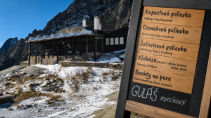 Toto nahnevá nejedného turistu! Cena guľášu a buchiet v jednej z tatranských chát vám vyrazí dych 3 ChatGPT Image 6. 7. 2026 19 25 03
