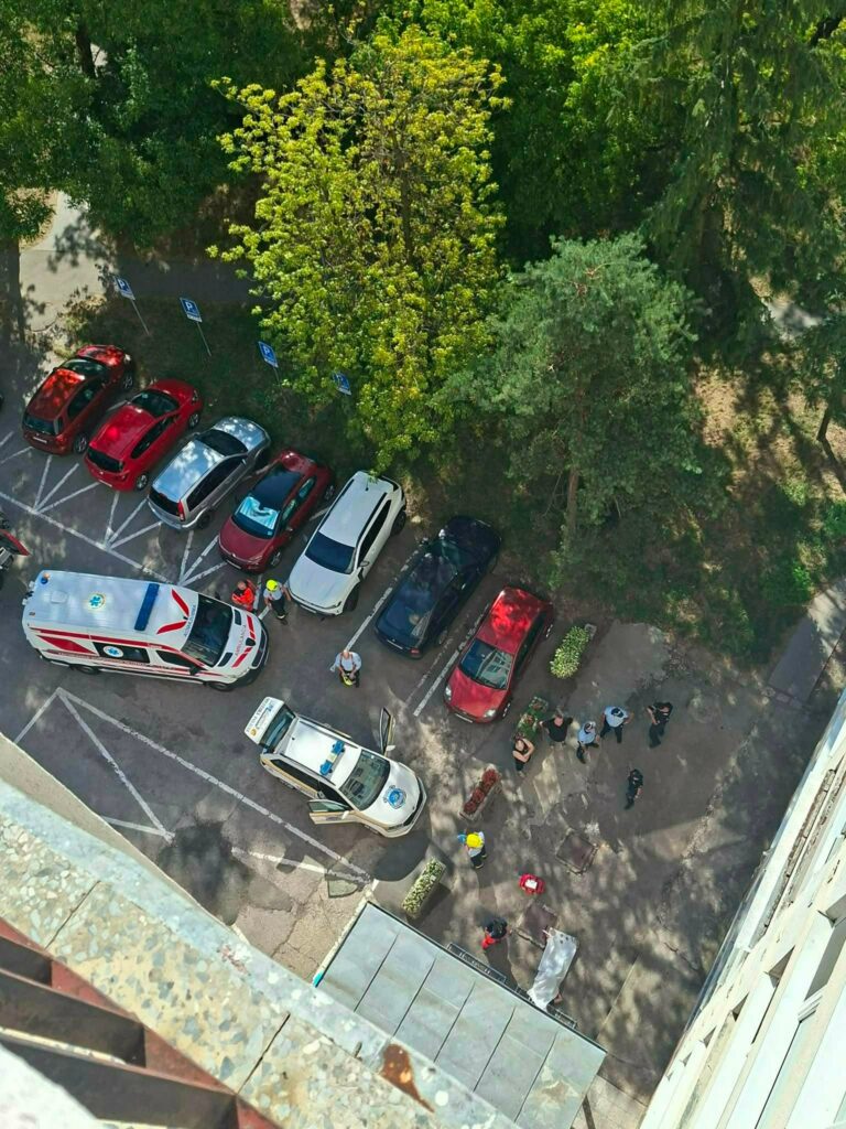 Tragédia v meste: Mladá Petra (26 †) zomrela po páde z okna. Bola matkou dvoch detí. Médiá o nej písali už v januári, bola v zložitej sociálnej situácii 3 772696419 1497942452018029 6906265739026519662 n