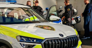 TRAPAS mestských policajtov: FOTO nového auta rozosmialo internet! Všimli ste si túto chybu? 2 polotno 2026 10 13T185342.651